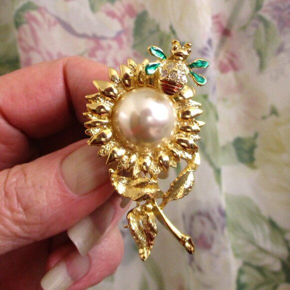 VINTAGE Flower Bee TREMBLER Brooch ~Flower Insect Rhinestone PearlJiggler Brooch - Picture 5 of 15